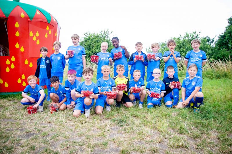 Erdbeeren statt Eckball – MTV-Kids erleben süße Auszeit